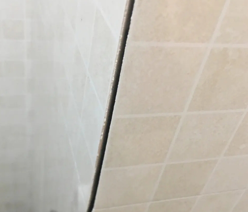 沙坡头瓷砖空鼓维修公司分享阳台瓷砖脱落的修复过程可以分为以下几个步骤